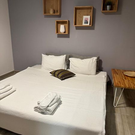Isalos Suites Néa Péramos Екстериор снимка
