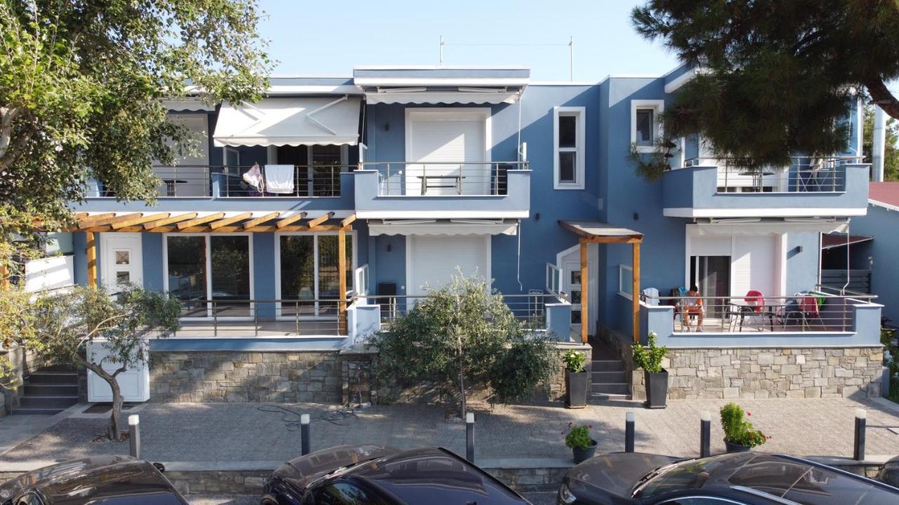 Isalos Suites Néa Péramos Екстериор снимка