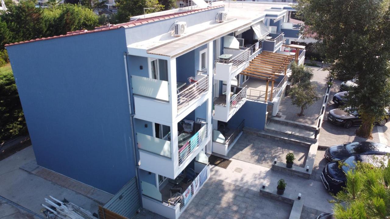 Isalos Suites Néa Péramos Екстериор снимка