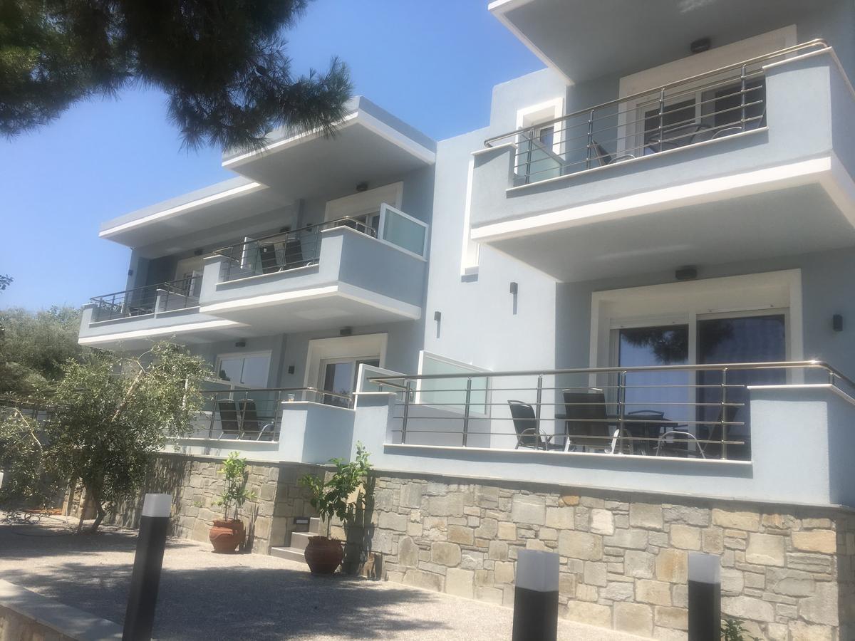 Isalos Suites Néa Péramos Екстериор снимка