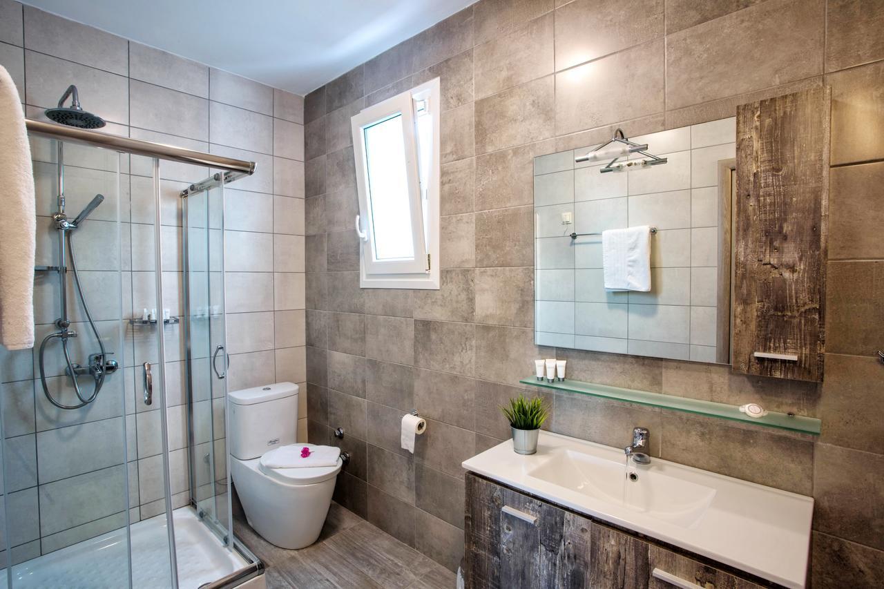 Isalos Suites Néa Péramos Екстериор снимка