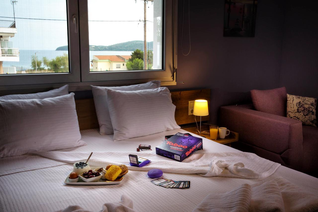 Isalos Suites Néa Péramos Екстериор снимка